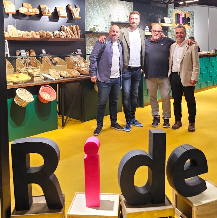 Visita de Julius Bienert al stand de RIDE en la Feria Gastrónoma 2023.