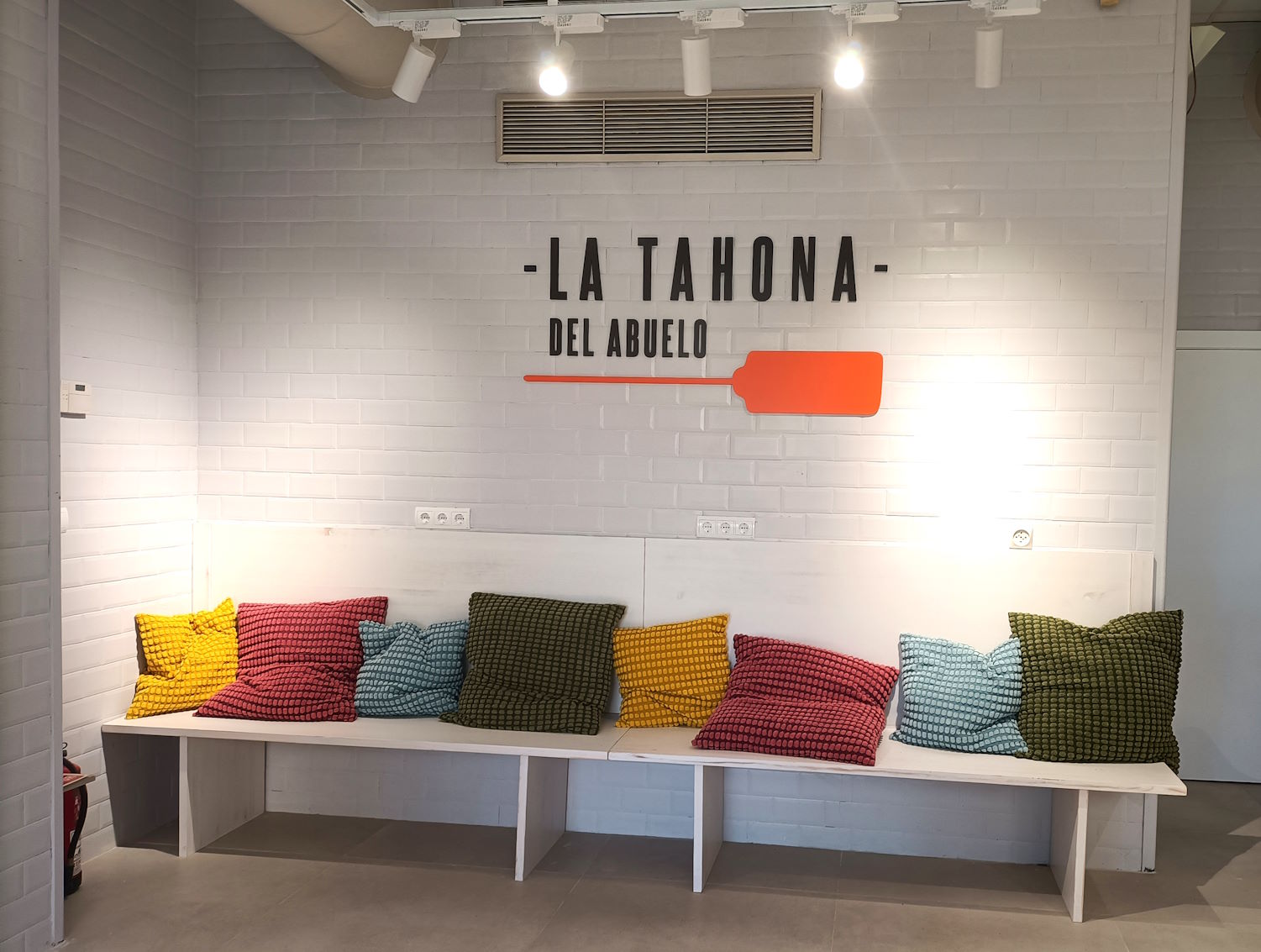 Reforma Panadería Pastelería LA TAHONA DEL ABUELO Av. Francia, Valencia. Septiembre-Octubre 2023