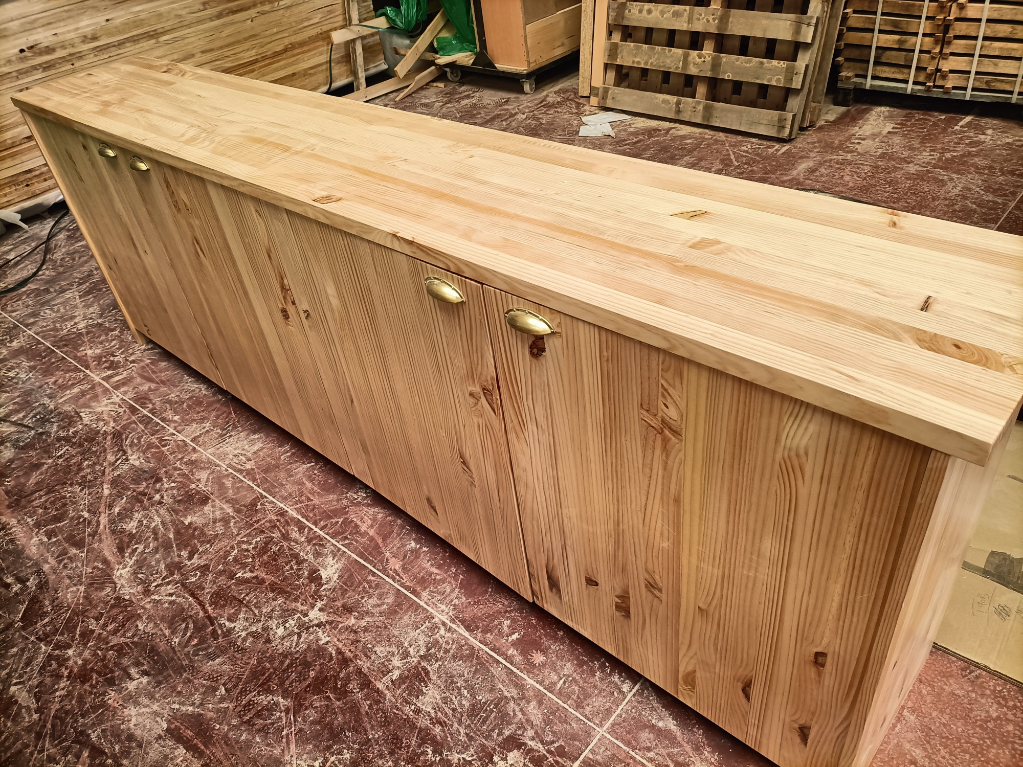 Mueble de pino para terminar - Instalaciones Ride